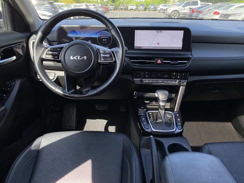 Used 2024 Kia Seltos EX AWD/4WD image 11