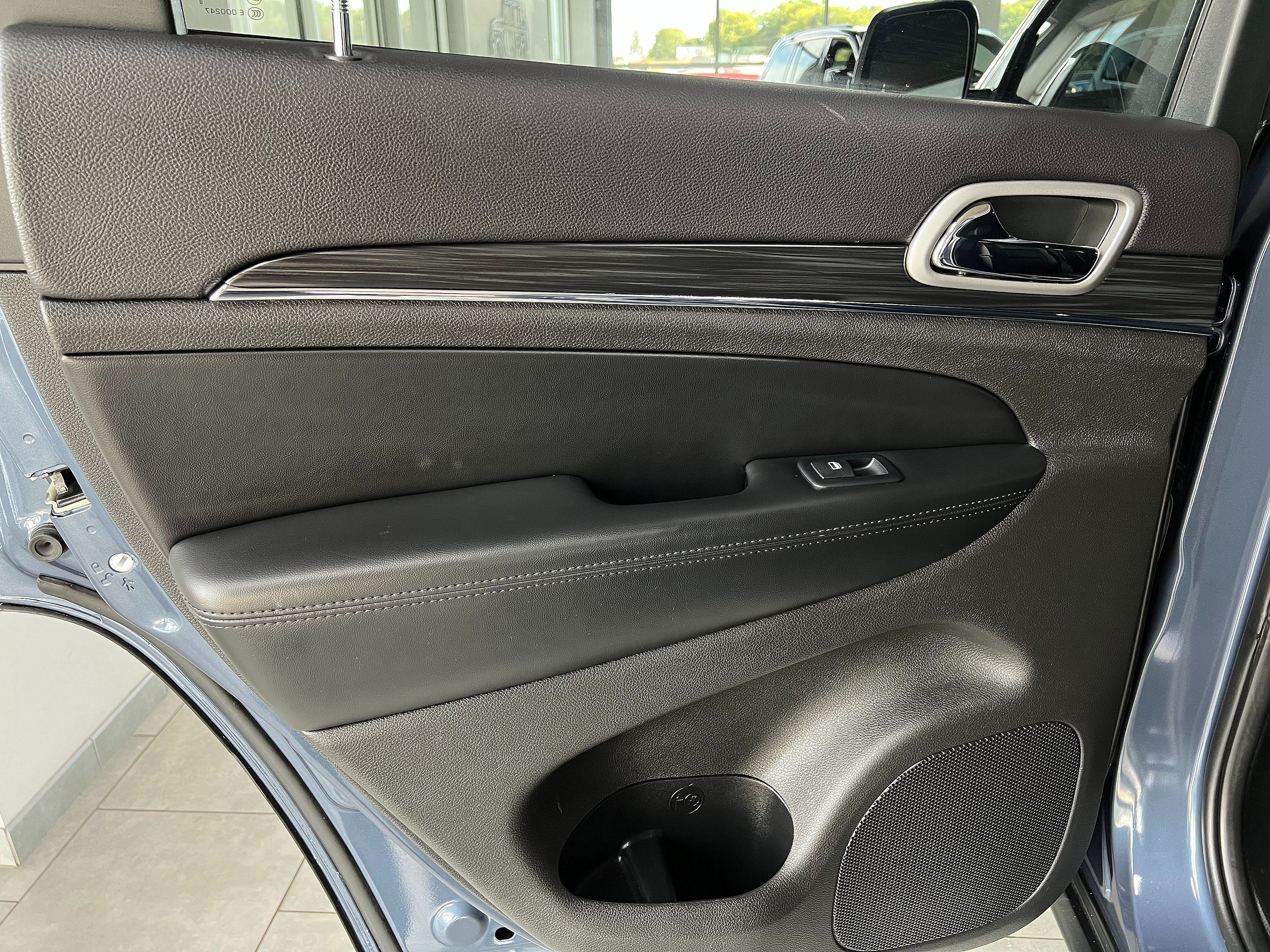 Used 2019 Jeep Grand Cherokee Limited AWD/4WD image 20