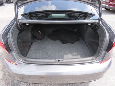 Used 2021 Volkswagen Passat 2.0T R-Line image 14