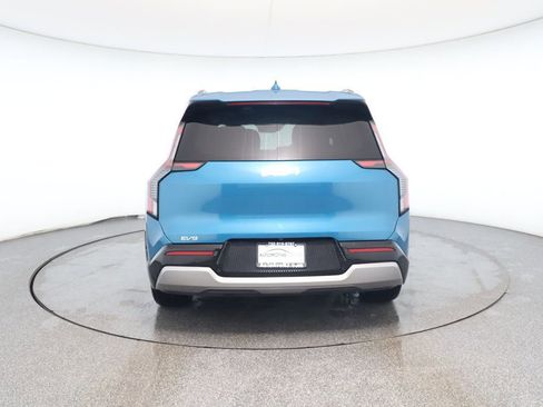 Used 2024 Kia EV9 Land image 4