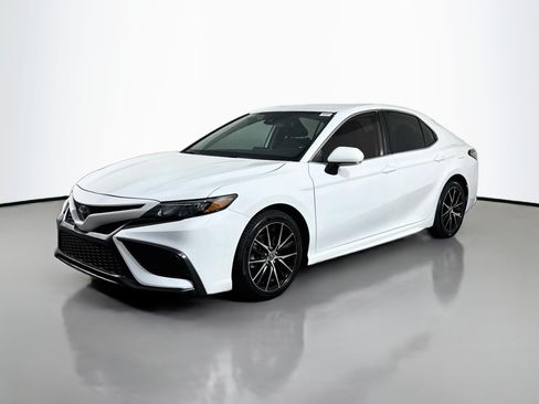 Used 2023 Toyota Camry SE FWD image 4