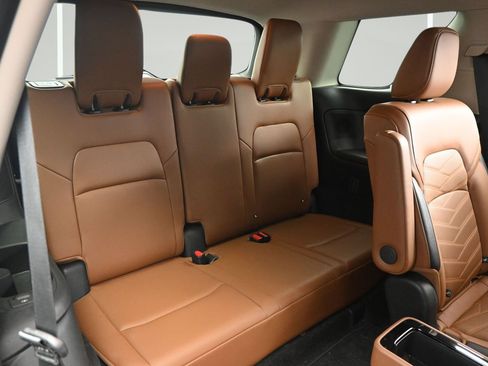Used 2024 Nissan Pathfinder Platinum AWD/4WD image 14