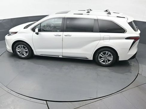 Certified 2023 Toyota Sienna Limited image 45