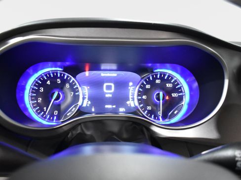 Used 2023 Chrysler Pacifica Touring-L FWD image 17