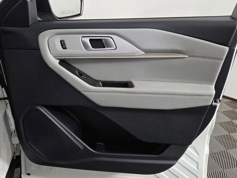 Used 2025 Ford Explorer Active w/ Active Comfort Package image 36