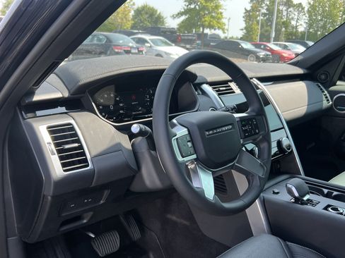 Certified 2025 Land Rover Discovery S AWD/4WD image 21