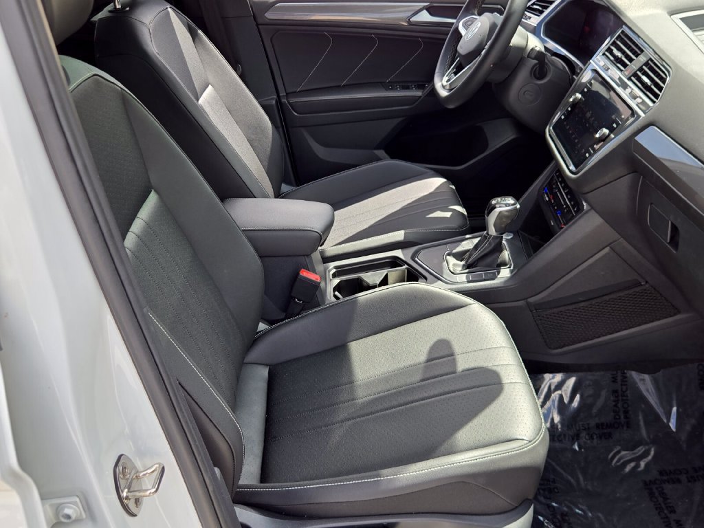 Certified 2023 Volkswagen Tiguan SE R-Line FWD image 18