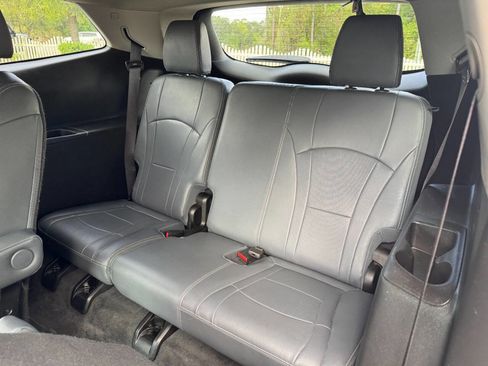 Used 2020 Buick Enclave Essence image 13