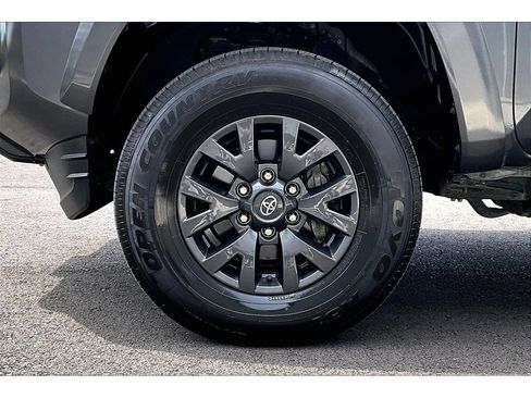 Used 2023 Toyota Tacoma SR5 w/ Technology Package AWD/4WD image 9