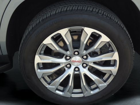 Used 2024 GMC Yukon Denali w/ Advanced Technology Package AWD/4WD image 9