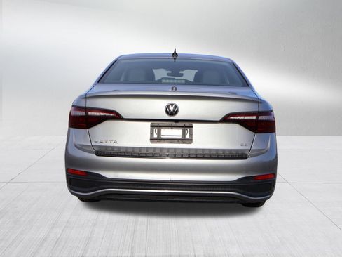 Used 2024 Volkswagen Jetta SE w/ Panoramic Sunroof Package image 6