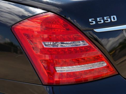 Used 2010 Mercedes-Benz S 550 4MATIC image 32