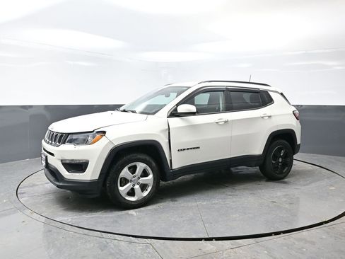 Used 2019 Jeep Compass Latitude w/ Cold Weather Group image 9