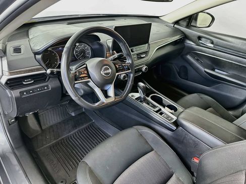 Used 2024 Nissan Altima 2.5 SV w/ SV Premium Package FWD image 29