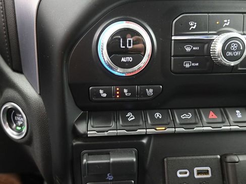Used 2019 GMC Sierra 1500 SLT w/ SLT Premium Package AWD/4WD image 17