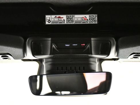 Used 2025 Jeep Wrangler Sahara image 17