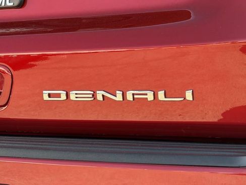 Used 2024 GMC Yukon Denali w/ Advanced Technology Package AWD/4WD image 32