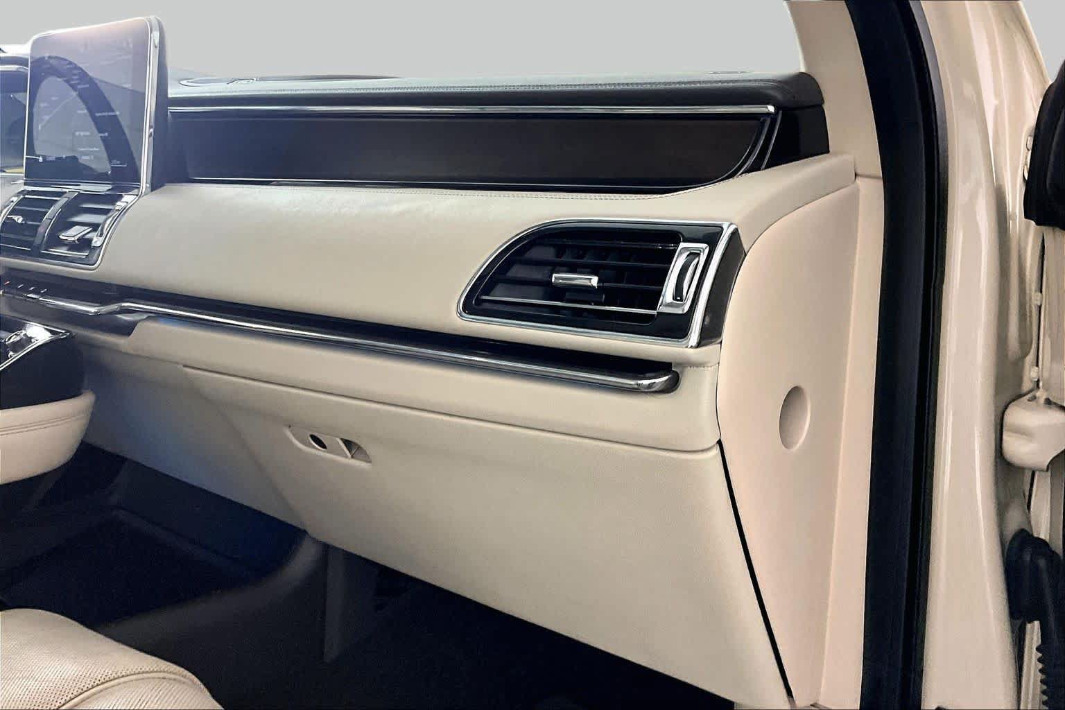 Used 2018 Lincoln Navigator Select w/ Cargo Package RWD image 17