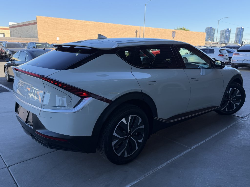 Used 2024 Kia EV6 Light AWD/4WD image 4