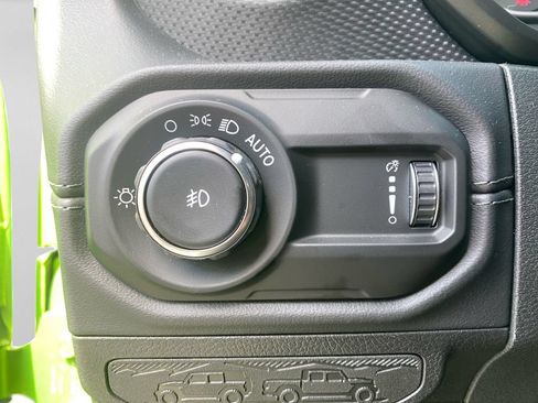 Used 2025 Jeep Wrangler Unlimited Rubicon AWD/4WD image 23