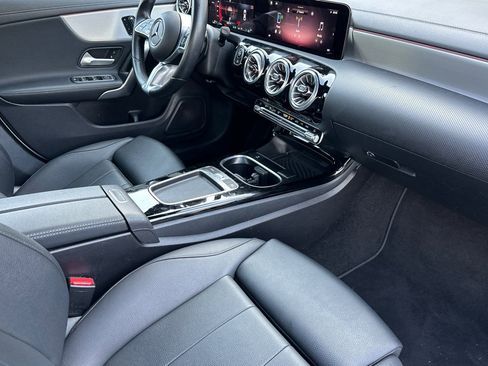 Used 2025 Mercedes-Benz CLA 250 image 18