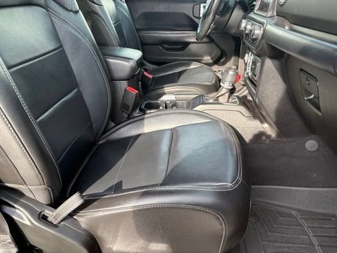Used 2018 Jeep Wrangler Unlimited Sahara AWD/4WD image 19