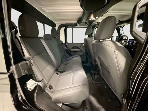 Used 2021 Jeep Gladiator Overland w/ Cold Weather Group image 21