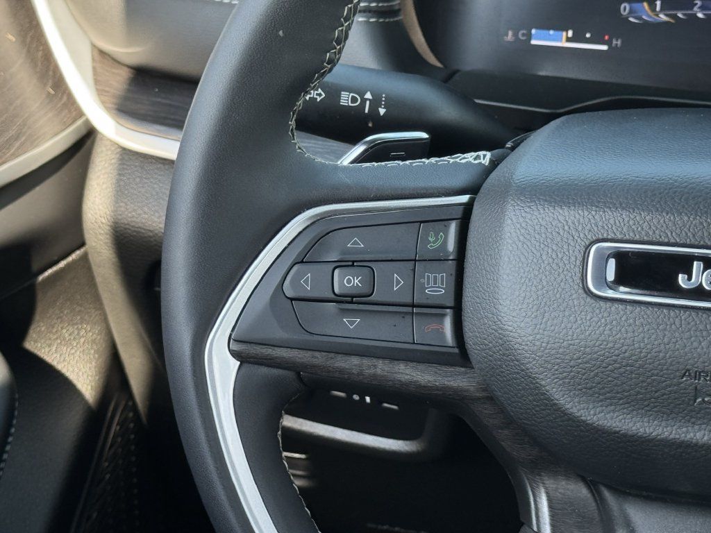 Used 2025 Jeep Grand Cherokee L Limited RWD image 13
