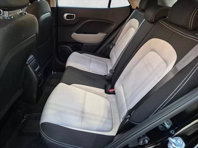 Used 2025 Hyundai Venue SEL FWD image 24