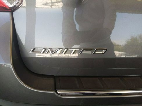 Used 2022 Ford Explorer Limited w/ Equipment Group 301A AWD/4WD image 8
