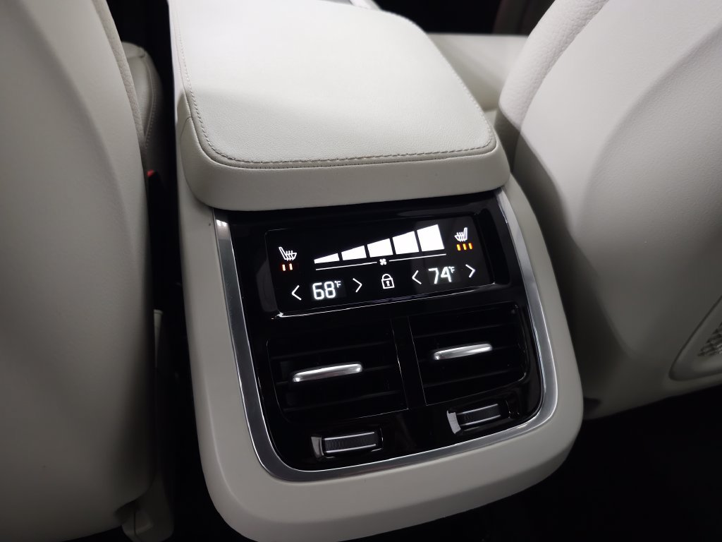 Certified 2024 Volvo XC90 B6 Plus w/ Protection Package Premier AWD/4WD image 34