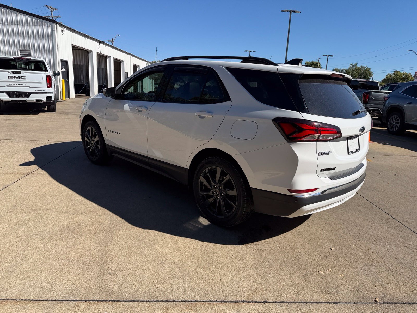 Used 2023 Chevrolet Equinox RS AWD/4WD image 28