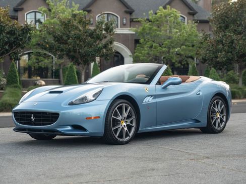 Used 2010 Ferrari California image 1