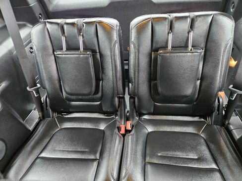 Used 2016 Ford Explorer XLT w/ Equipment Group 202A AWD/4WD image 16