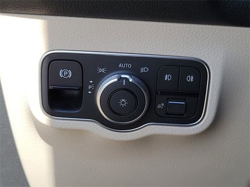 Certified 2022 Mercedes-Benz GLB 250 4MATIC image 23