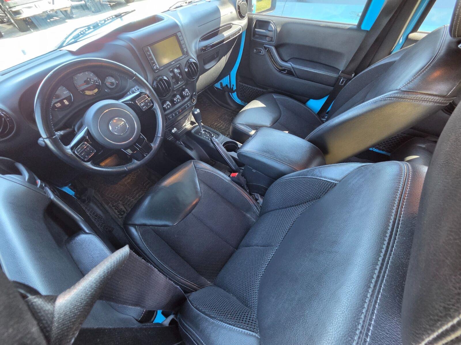 Used 2017 Jeep Wrangler Unlimited Sahara AWD/4WD image 9