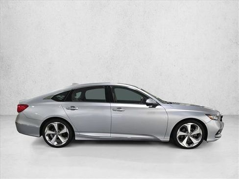Used 2018 Honda Accord Touring image 4
