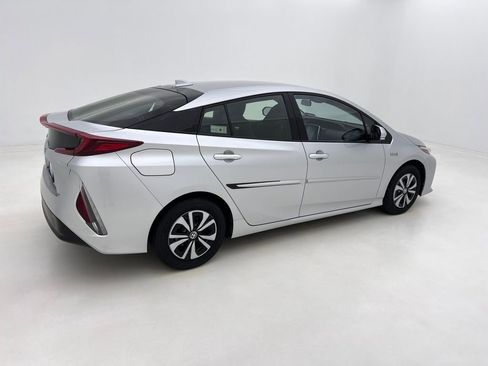 Used 2017 Toyota Prius Prime Premium image 6