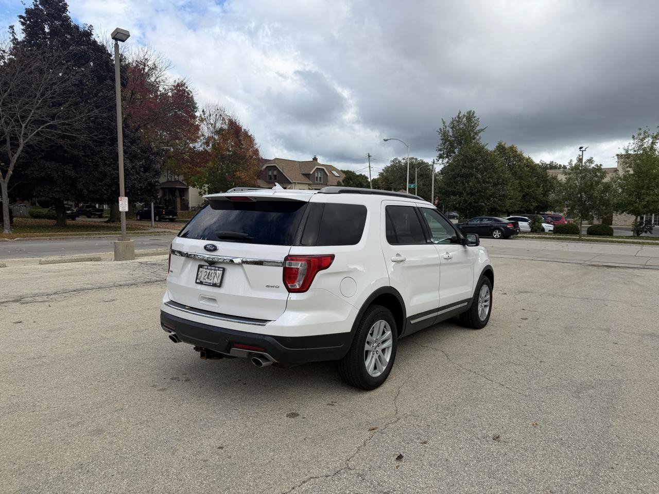 Used 2018 Ford Explorer XLT w/ Equipment Group 202A AWD/4WD image 7