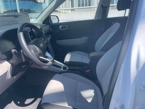 Used 2024 Hyundai Venue SEL FWD image 14