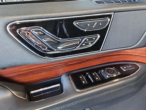 Used 2023 Lincoln Navigator Reserve image 30