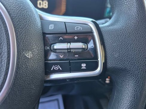 Used 2024 Kia Sorento LX FWD image 19