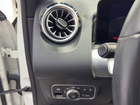 Used 2022 Mercedes-Benz GLB 250 image 26