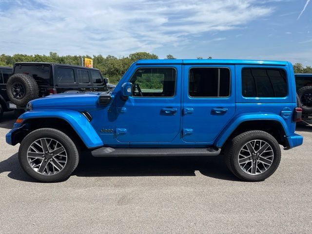Used 2023 Jeep Wrangler Unlimited Sahara AWD/4WD image 7