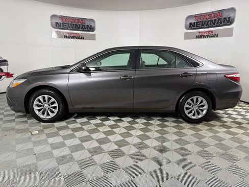 Used 2016 Toyota Camry LE image 6