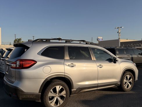 Used 2022 Subaru Ascent Premium w/ Convenience Package image 2