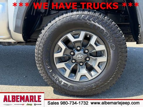 Used 2017 Toyota Tacoma TRD Off-Road w/ Tow Package (A/T) image 11