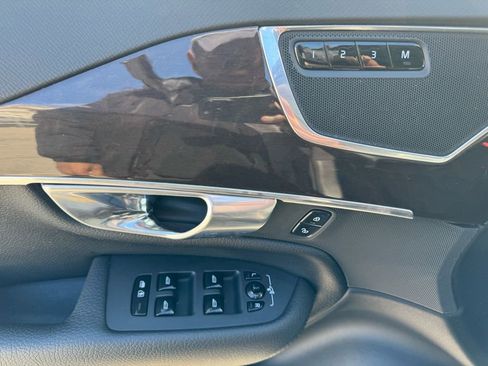 Used 2017 Volvo XC90 T6 Momentum w/ Vision Package image 17