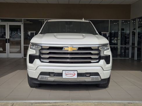 Used 2023 Chevrolet Silverado 1500 High Country w/ Technology Package AWD/4WD image 2