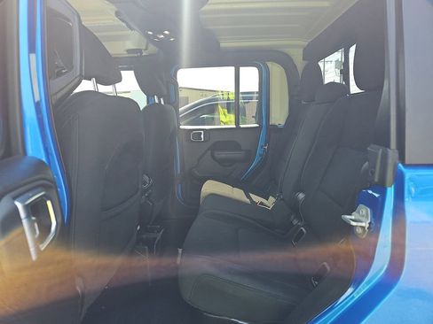 Used 2022 Jeep Gladiator Willys AWD/4WD image 8